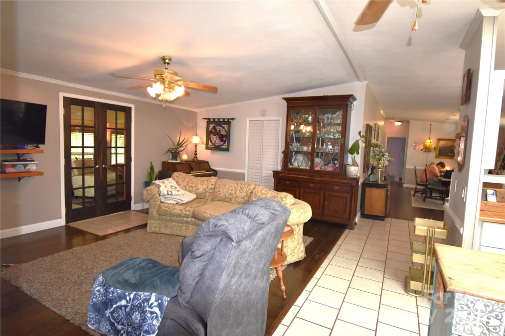 4333 Greenbriar Dr Hickory, NC 28602