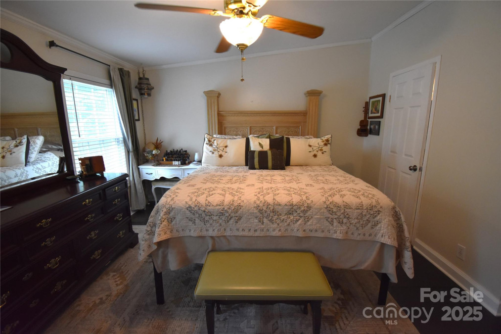 4333 Greenbriar Dr Hickory, NC 28602