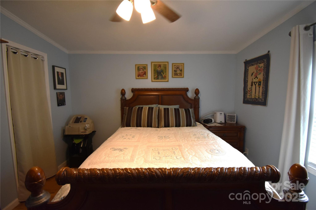 4333 Greenbriar Dr Hickory, NC 28602