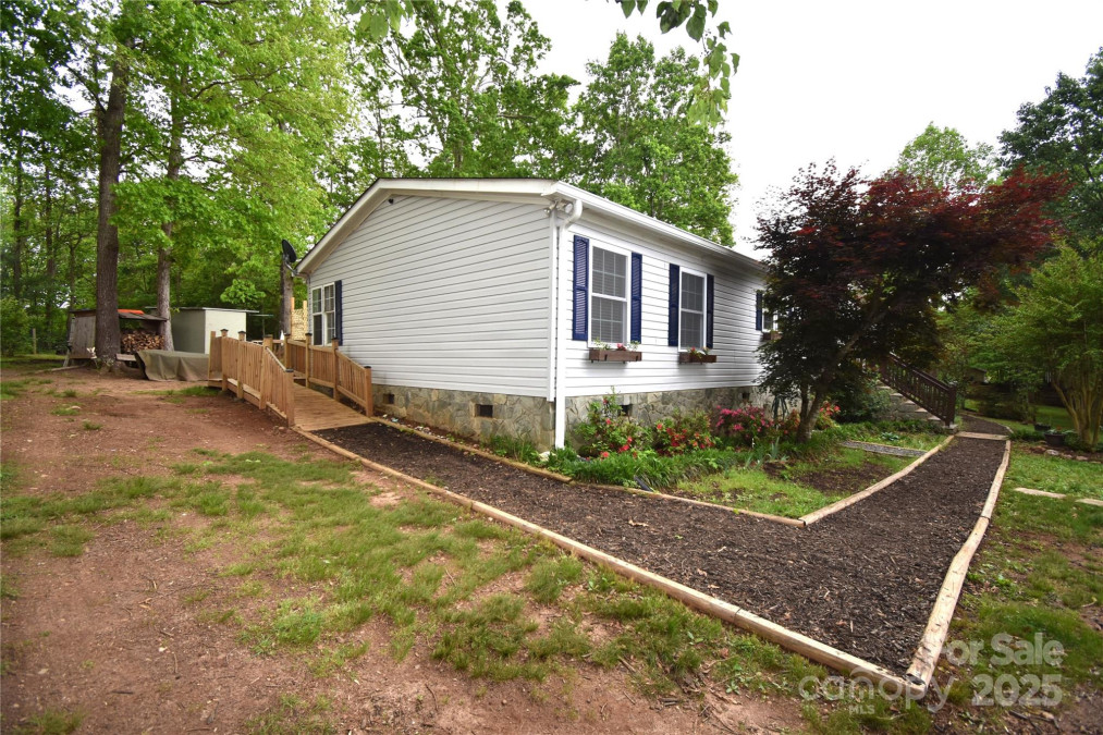 4333 Greenbriar Dr Hickory, NC 28602