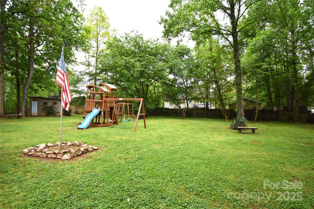 4333 Greenbriar Dr Hickory, NC 28602