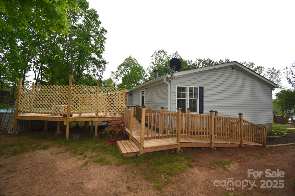 4333 Greenbriar Dr Hickory, NC 28602