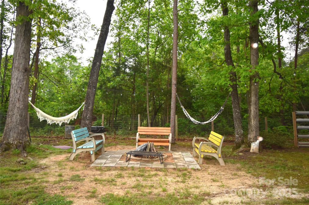 4333 Greenbriar Dr Hickory, NC 28602