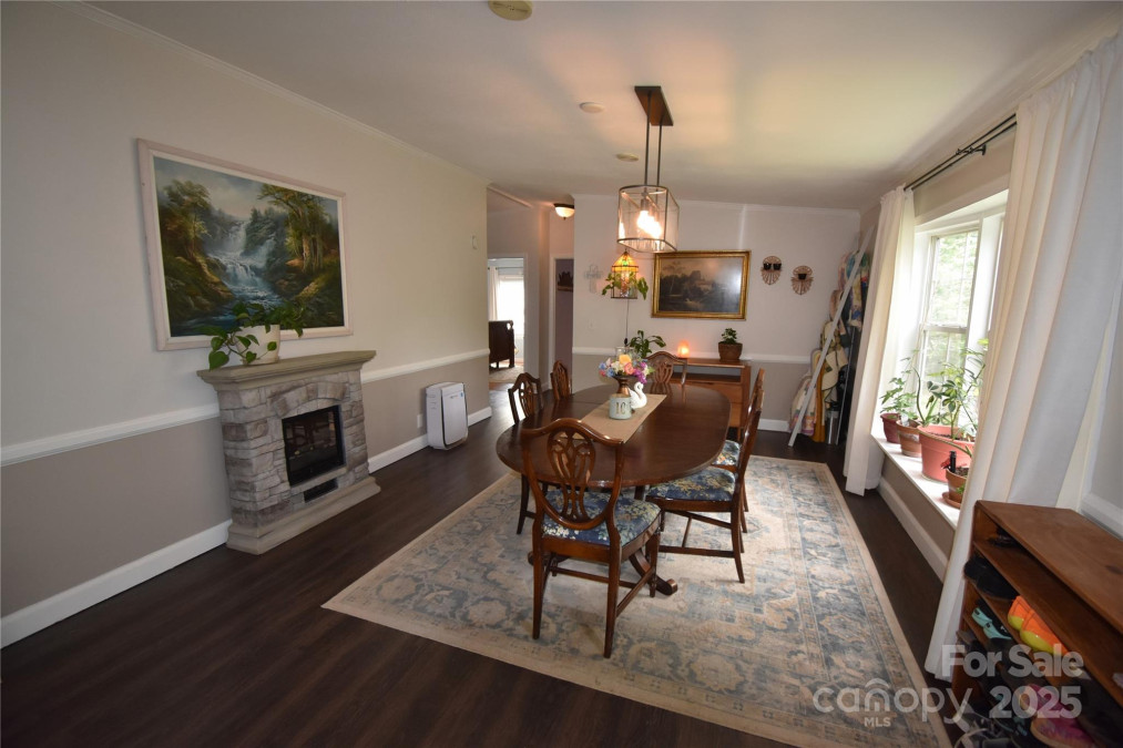4333 Greenbriar Dr Hickory, NC 28602
