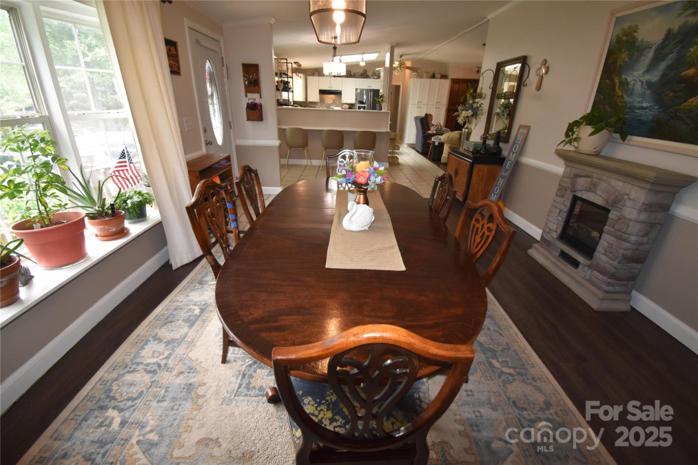 4333 Greenbriar Dr Hickory, NC 28602