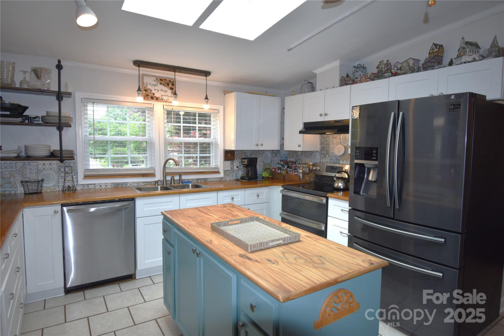 4333 Greenbriar Dr Hickory, NC 28602