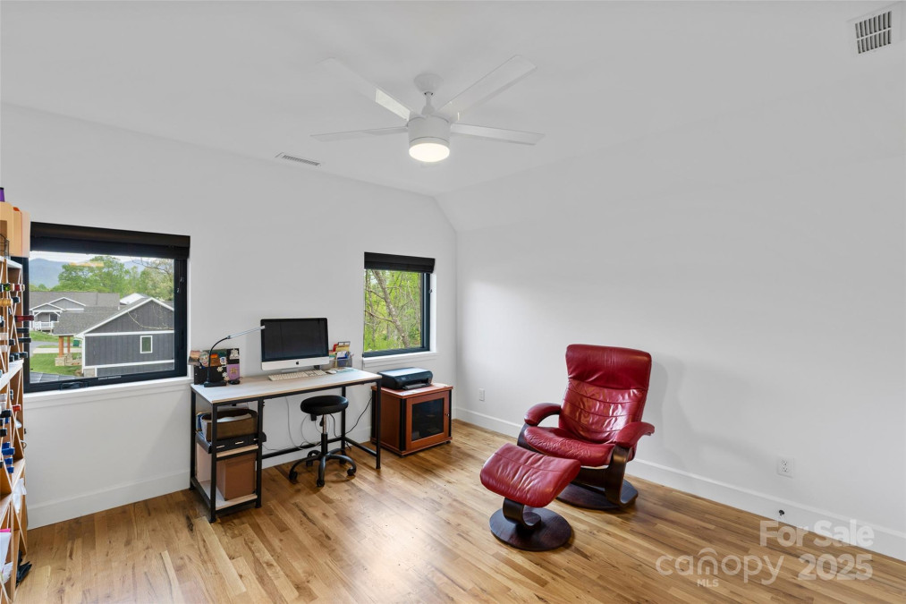 110 Timberview Dr Swannanoa, NC 28778