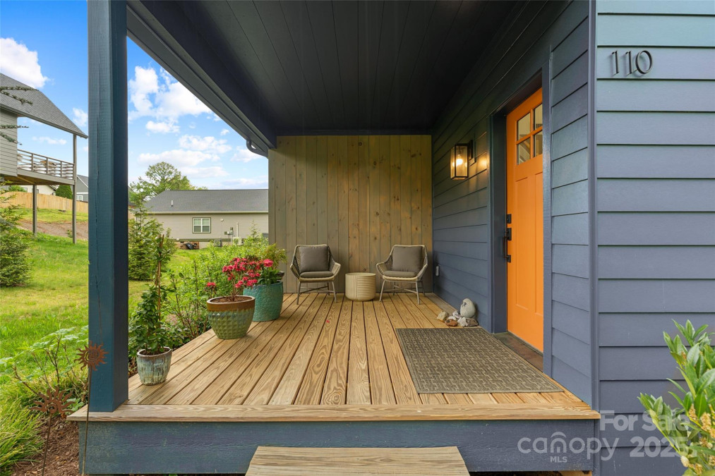 110 Timberview Dr Swannanoa, NC 28778
