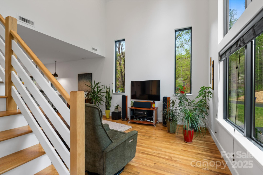 110 Timberview Dr Swannanoa, NC 28778