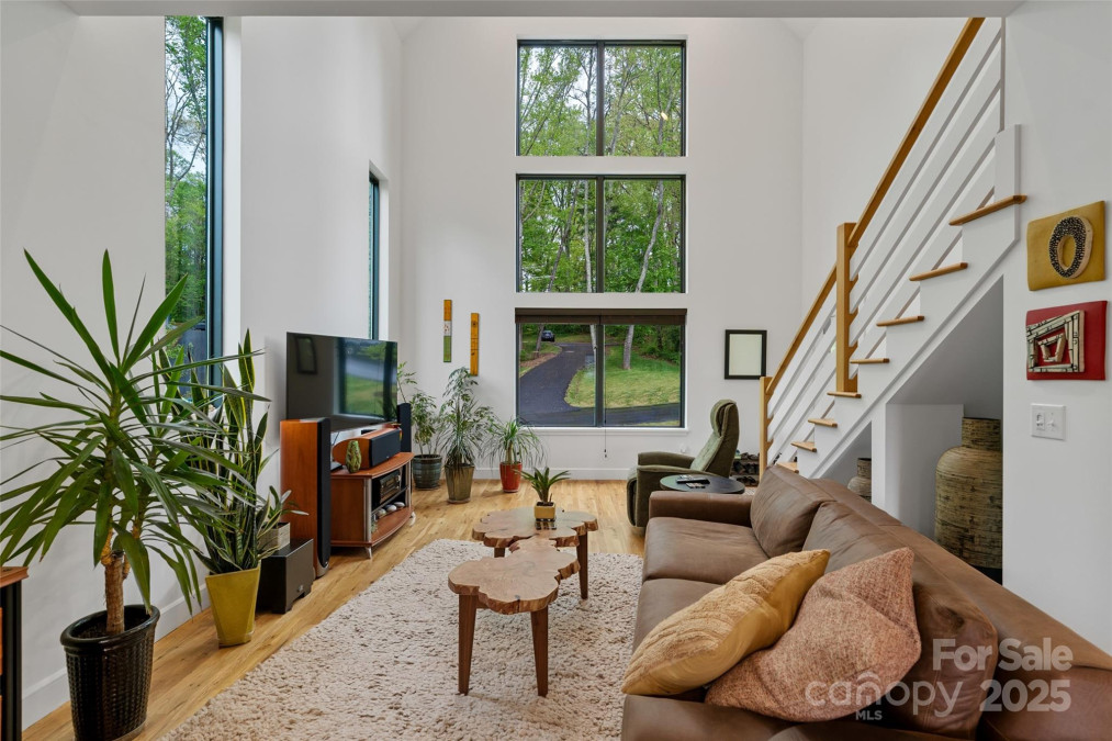 110 Timberview Dr Swannanoa, NC 28778