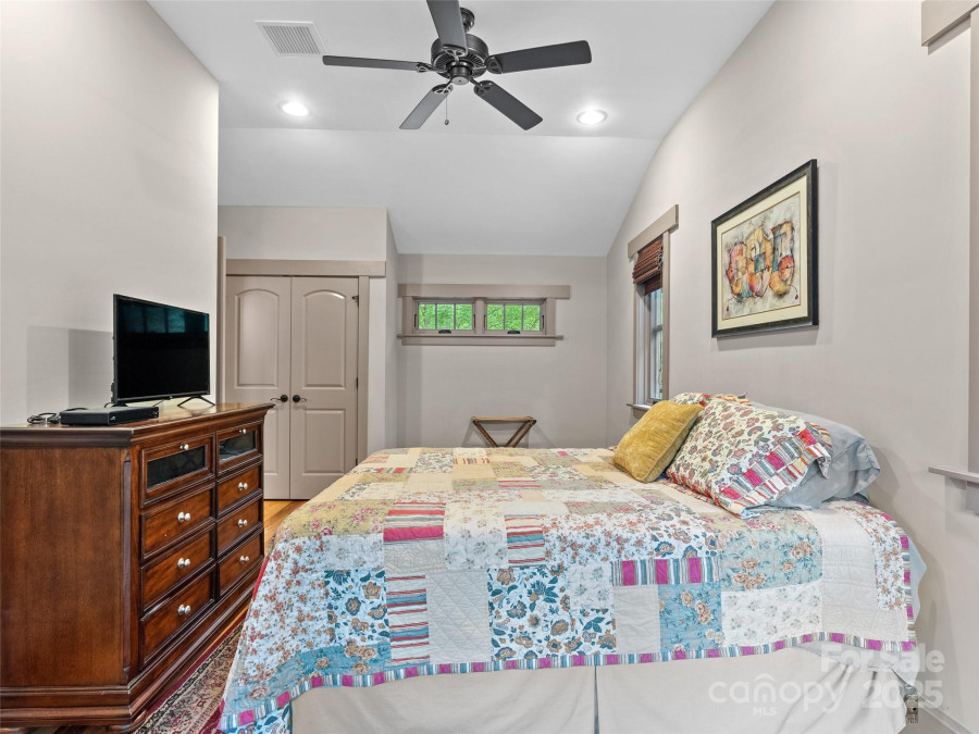 29 Ravenna St Asheville, NC 28803