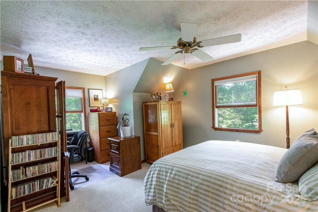 597 Sweetwater Rg Burnsville, NC 28714
