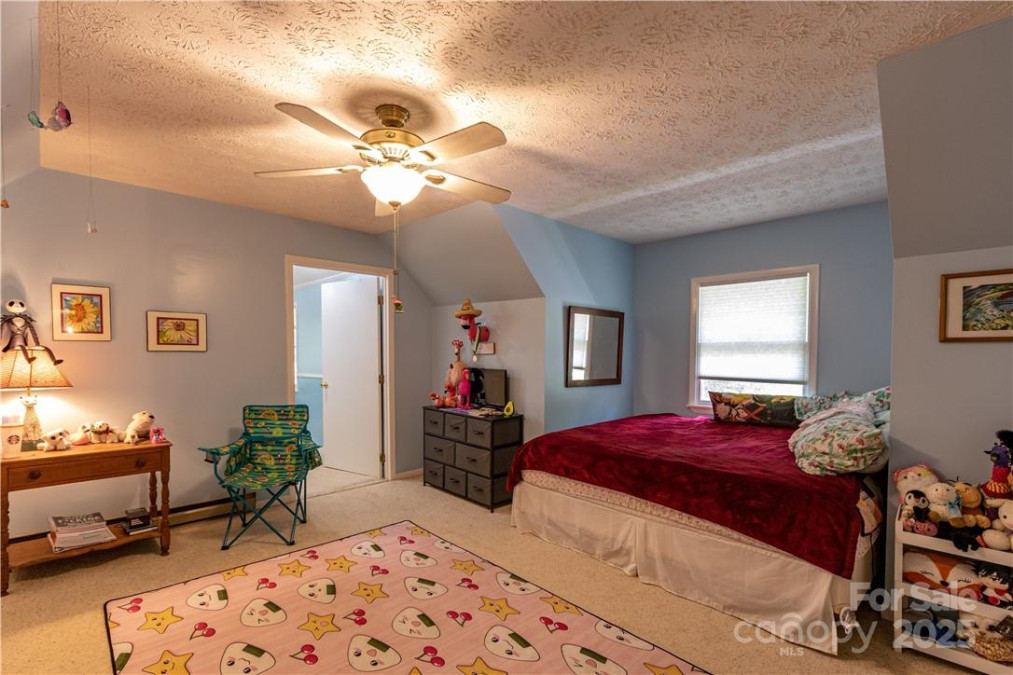 597 Sweetwater Rg Burnsville, NC 28714