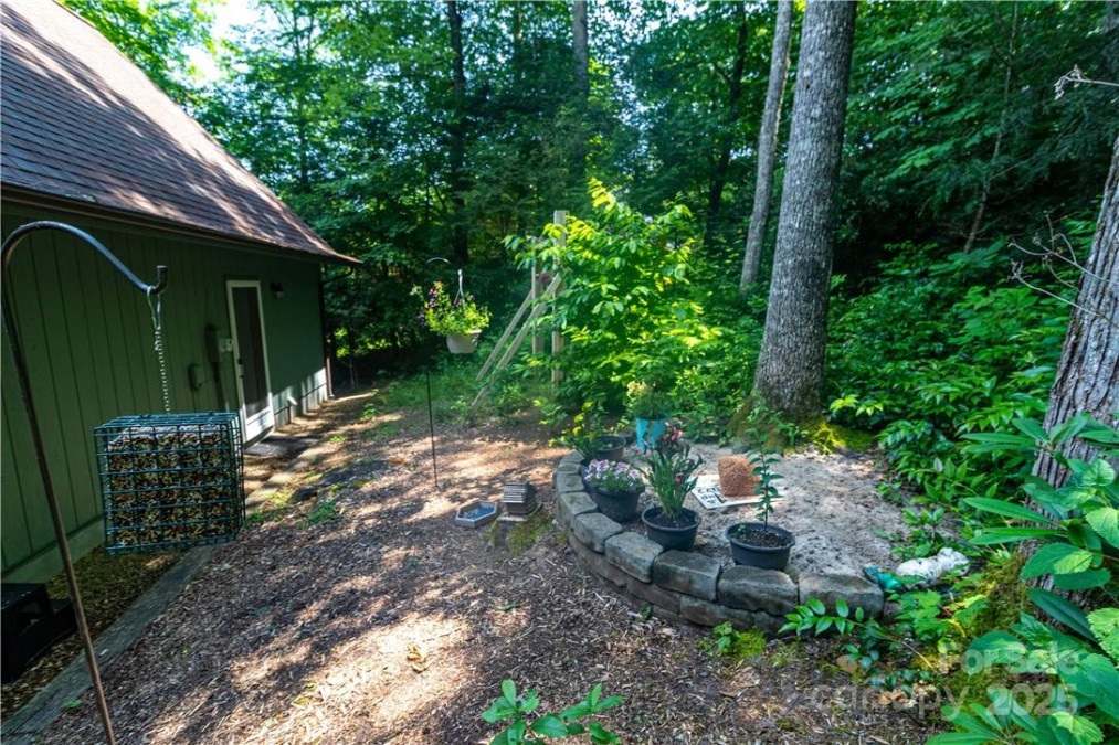 597 Sweetwater Rg Burnsville, NC 28714