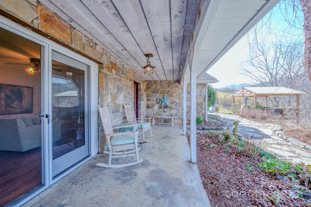 110 Sterling Way Waynesville, NC 28786