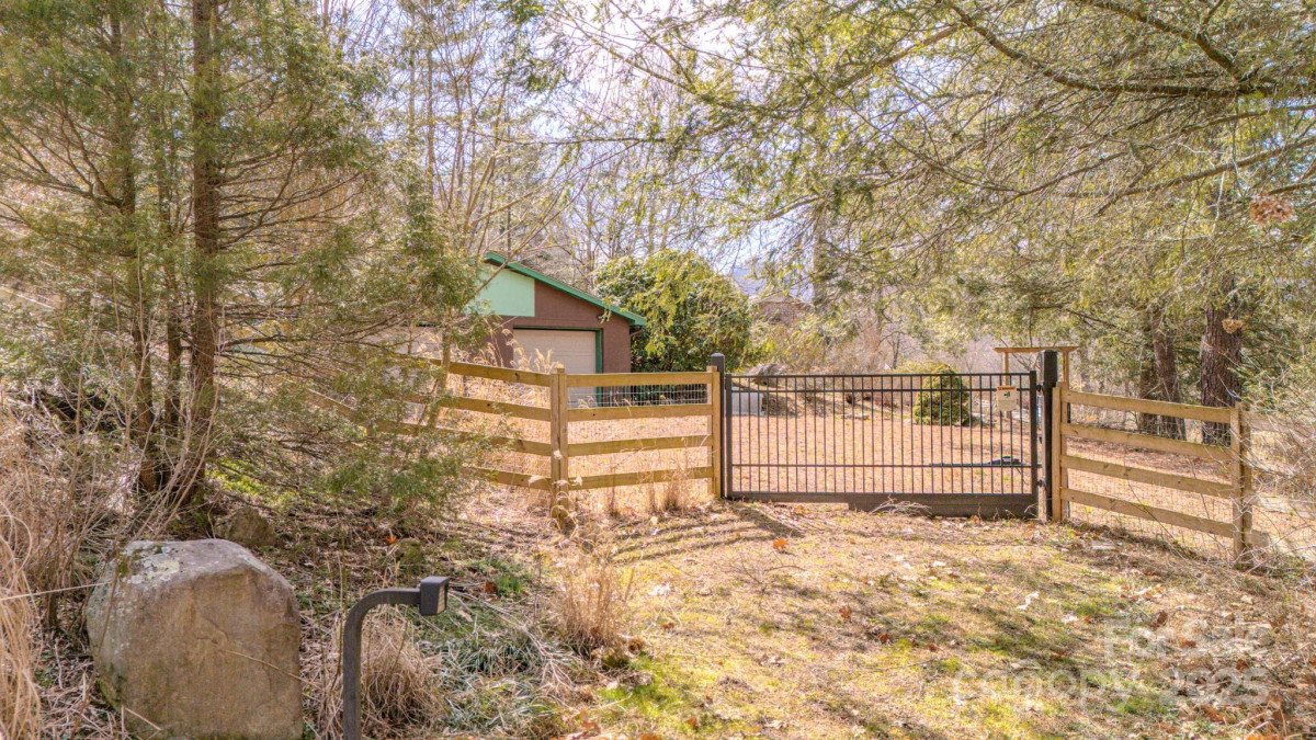110 Sterling Way Waynesville, NC 28786