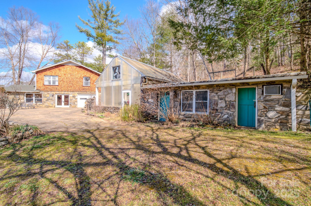 110 Sterling Way Waynesville, NC 28786