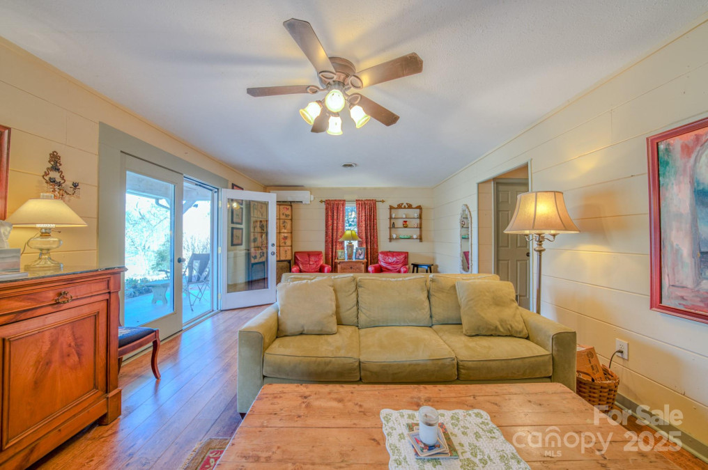 110 Sterling Way Waynesville, NC 28786