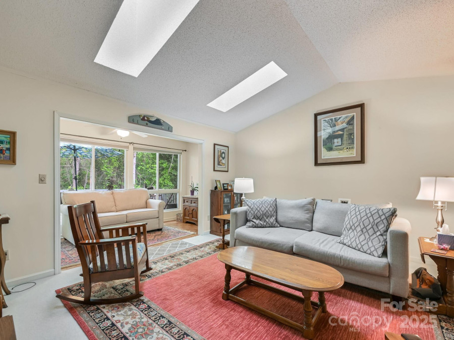 1202 Hyde Park Dr Asheville, NC 28806