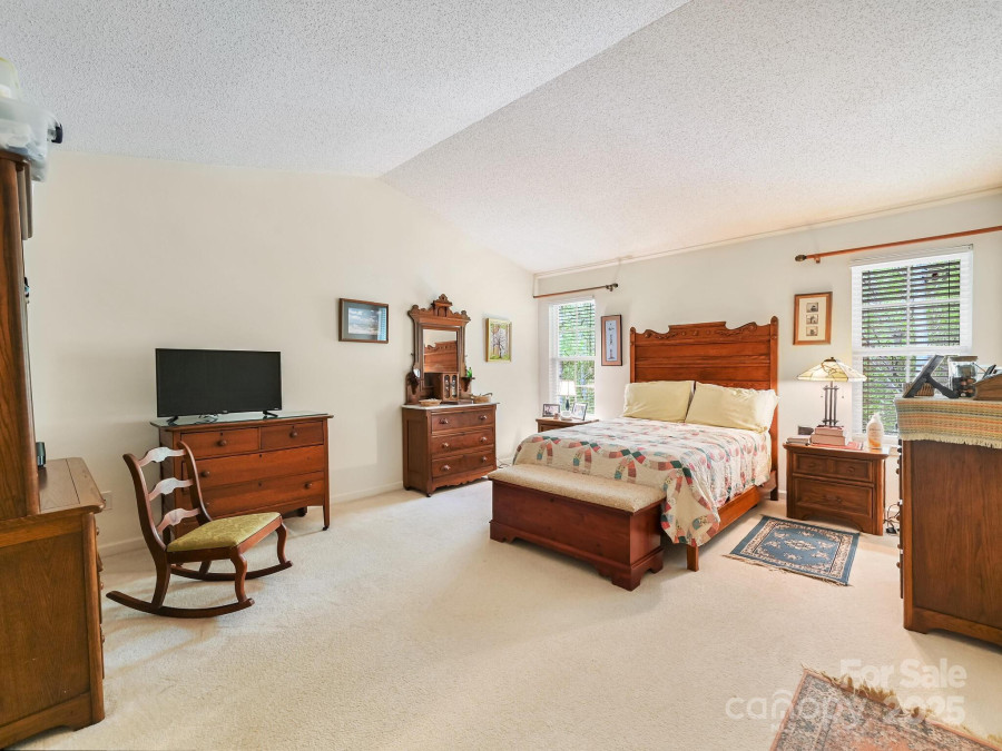 1202 Hyde Park Dr Asheville, NC 28806