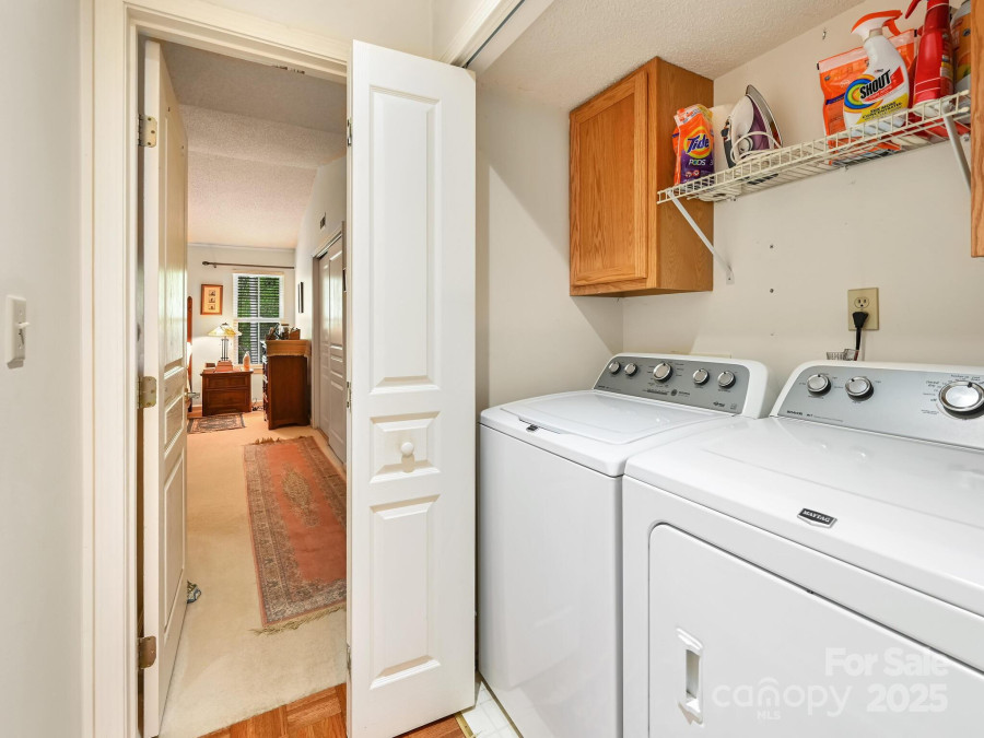 1202 Hyde Park Dr Asheville, NC 28806