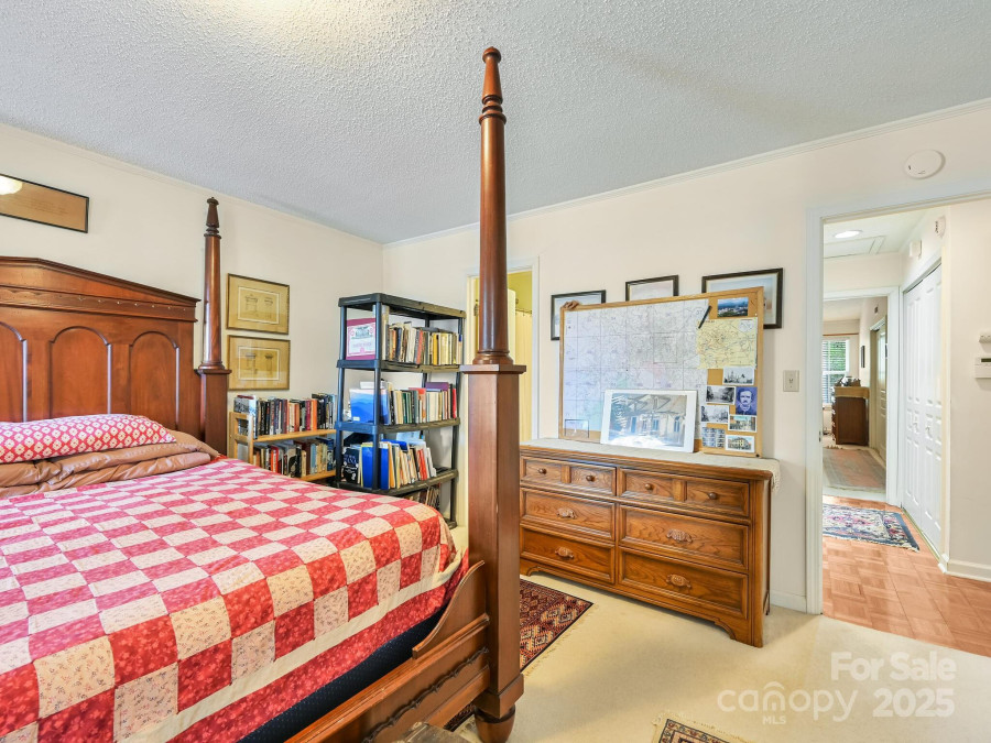 1202 Hyde Park Dr Asheville, NC 28806