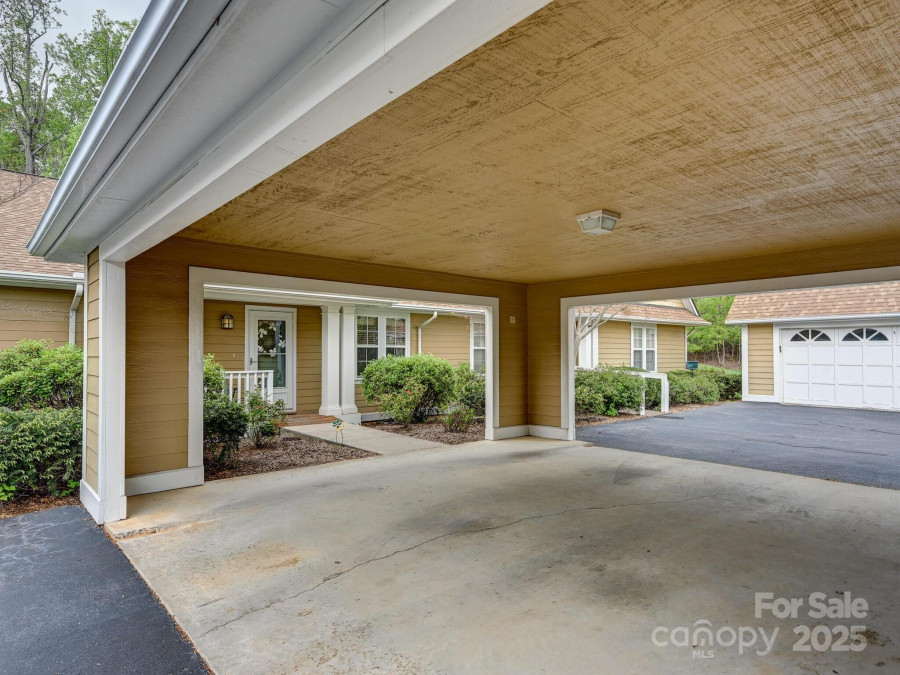 1202 Hyde Park Dr Asheville, NC 28806