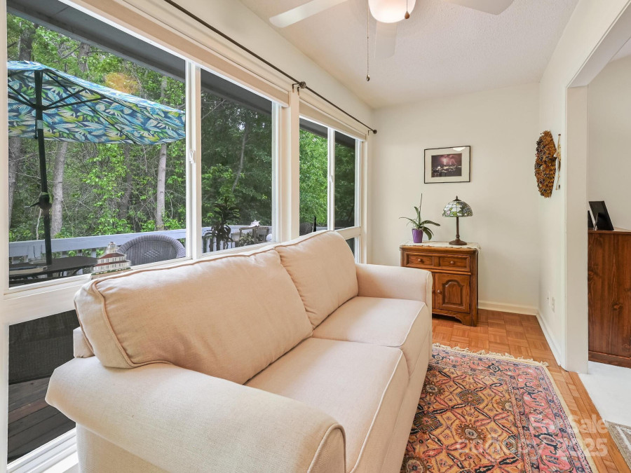 1202 Hyde Park Dr Asheville, NC 28806
