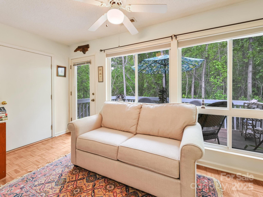 1202 Hyde Park Dr Asheville, NC 28806