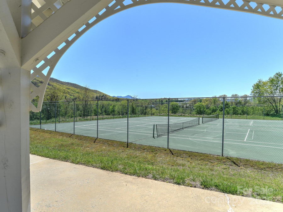 1202 Hyde Park Dr Asheville, NC 28806