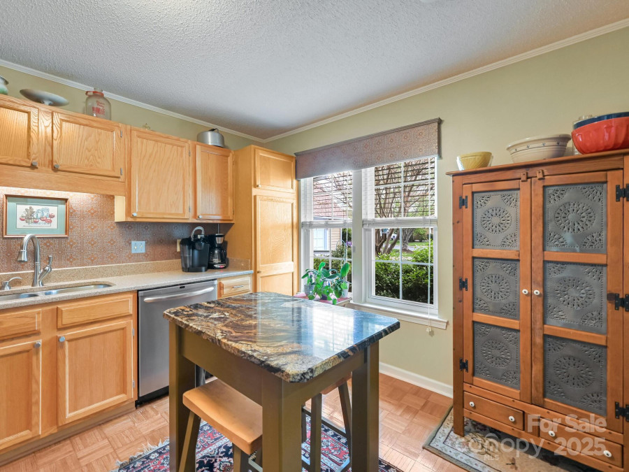 1202 Hyde Park Dr Asheville, NC 28806