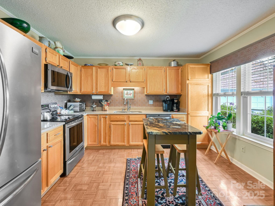 1202 Hyde Park Dr Asheville, NC 28806
