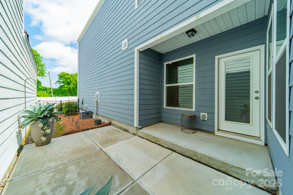804 Lyndon Station Dr Pineville, NC 28134