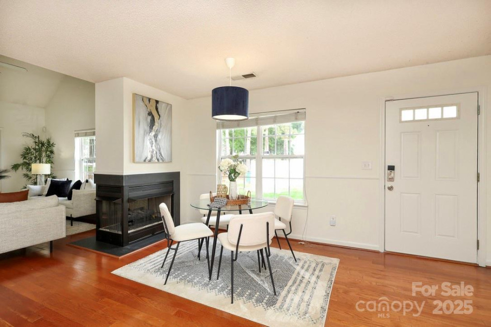 8233 Christmas Ct Charlotte, NC 28216