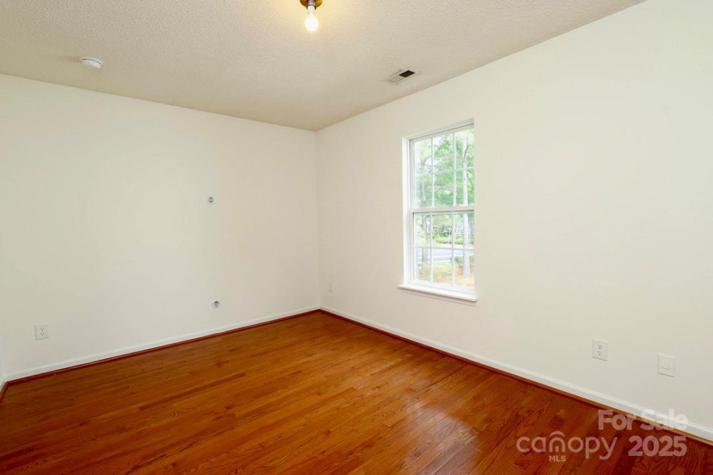 8233 Christmas Ct Charlotte, NC 28216