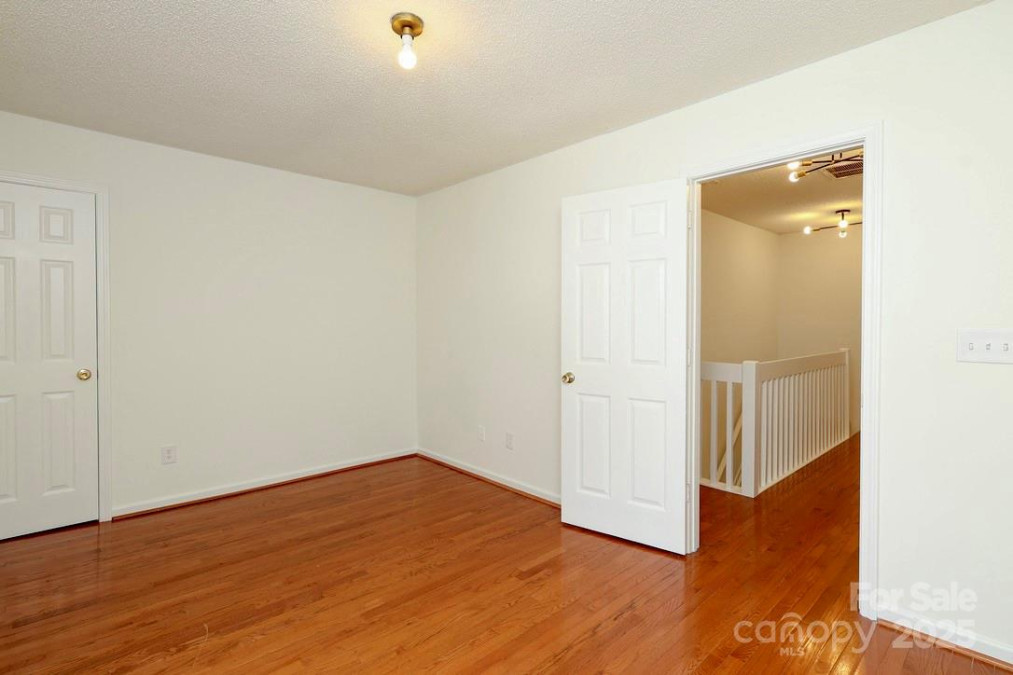 8233 Christmas Ct Charlotte, NC 28216