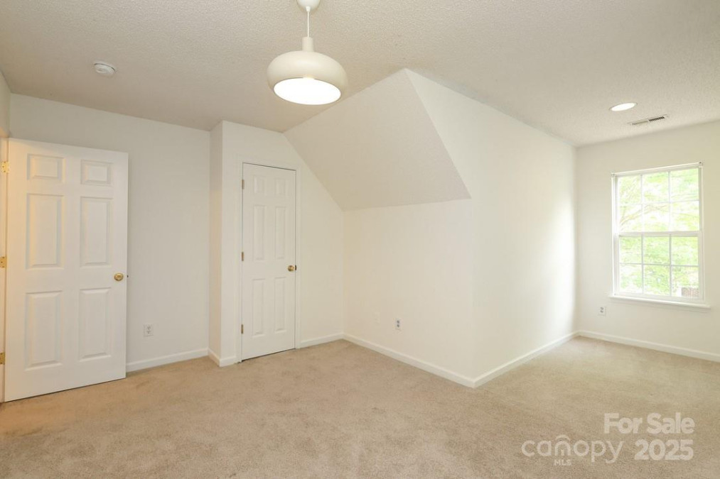 8233 Christmas Ct Charlotte, NC 28216