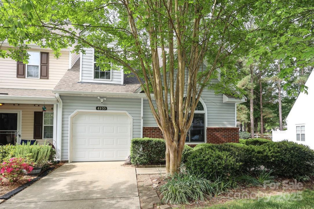 8233 Christmas Ct Charlotte, NC 28216