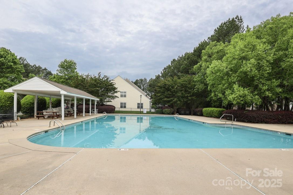 8233 Christmas Ct Charlotte, NC 28216