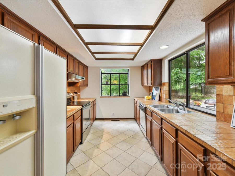 6017 Lake Providence Ln Charlotte, NC 28277