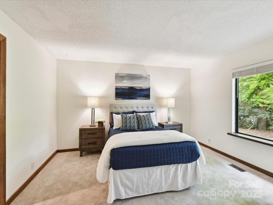 6017 Lake Providence Ln Charlotte, NC 28277