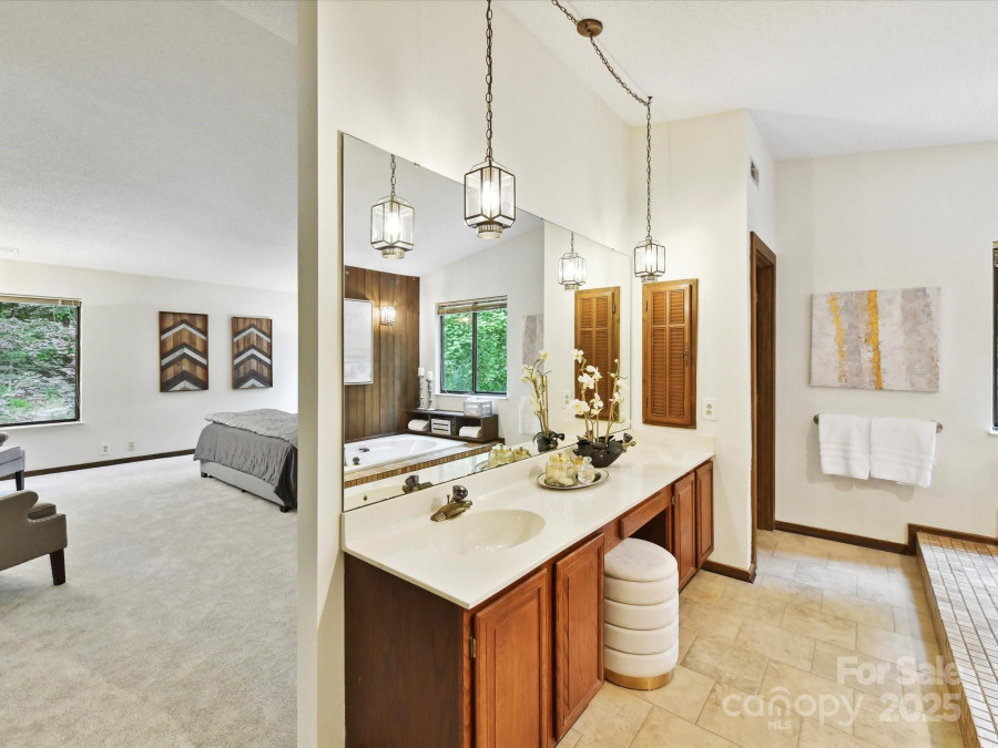 6017 Lake Providence Ln Charlotte, NC 28277