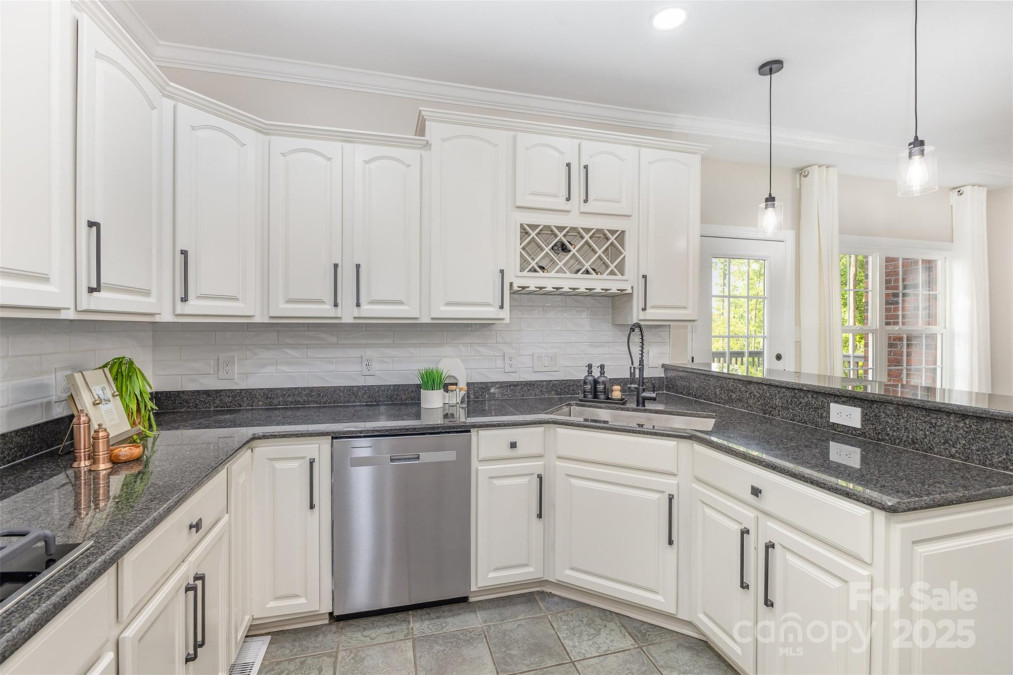 4907 Ardenwoods Dr Charlotte, NC 28215