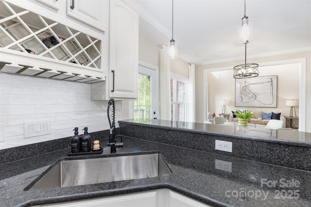 4907 Ardenwoods Dr Charlotte, NC 28215