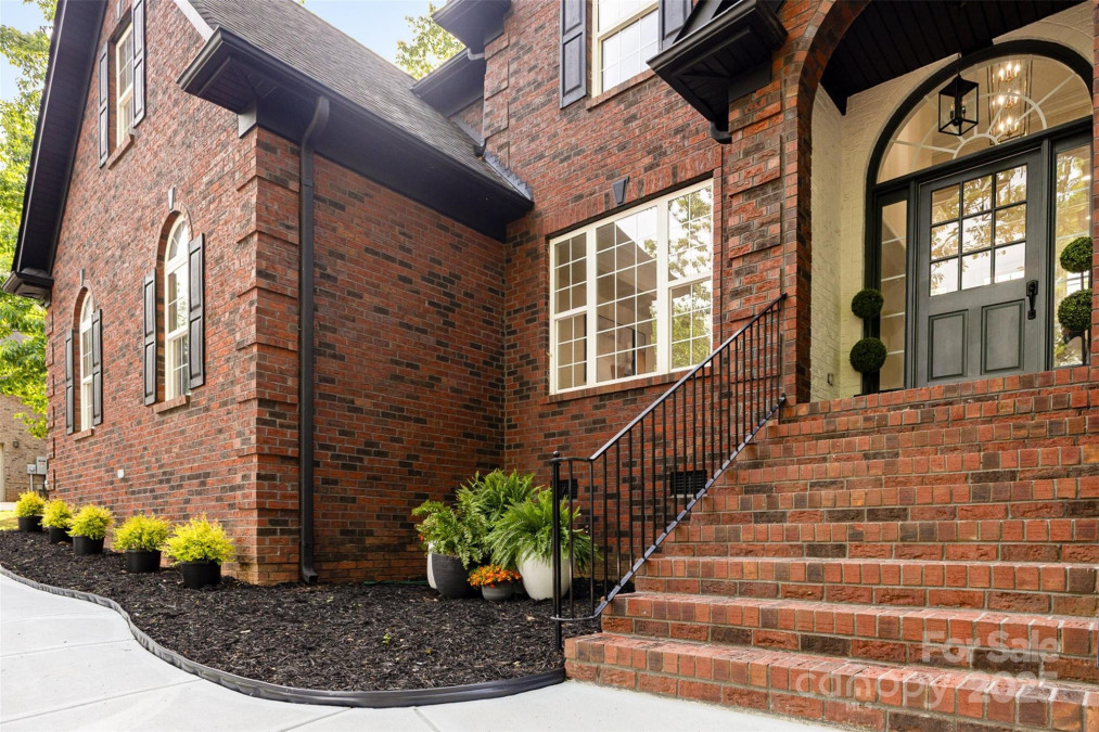4907 Ardenwoods Dr Charlotte, NC 28215