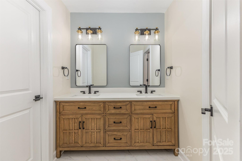 4907 Ardenwoods Dr Charlotte, NC 28215