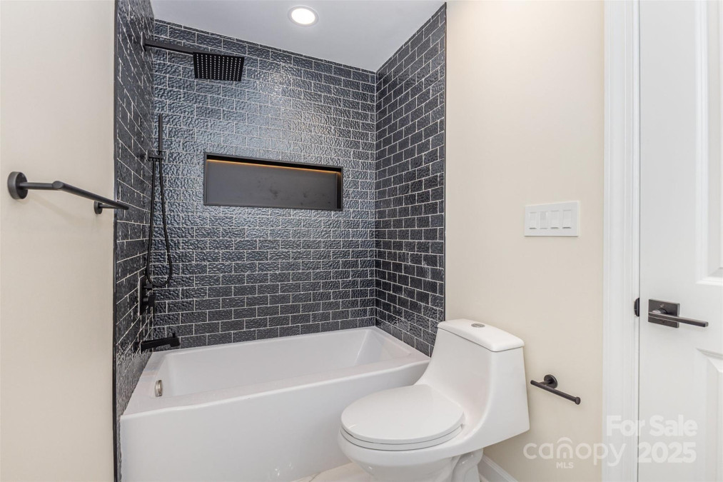 4907 Ardenwoods Dr Charlotte, NC 28215