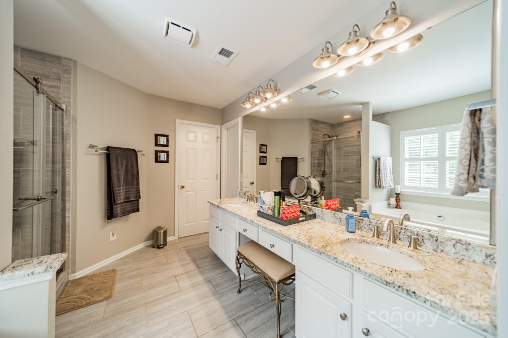 8707 Darcy Hopkins Dr Charlotte, NC 28277