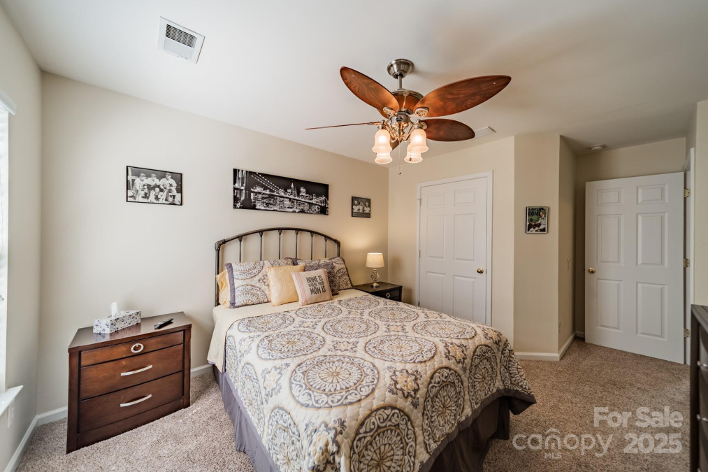8707 Darcy Hopkins Dr Charlotte, NC 28277
