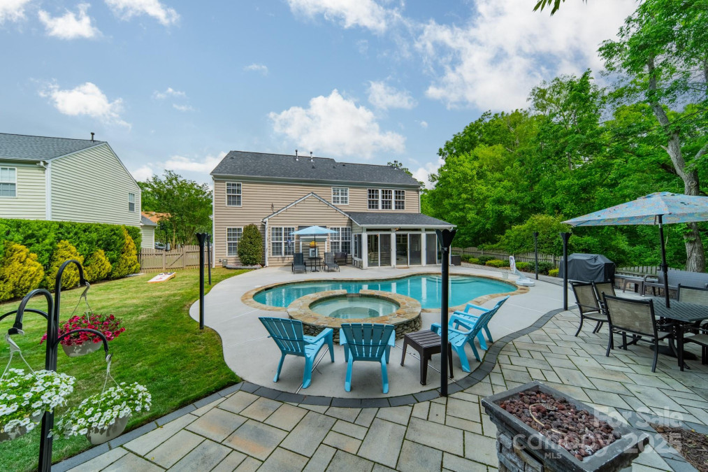 8707 Darcy Hopkins Dr Charlotte, NC 28277